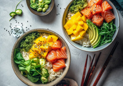 Poke hawaïen, saumon-mangue